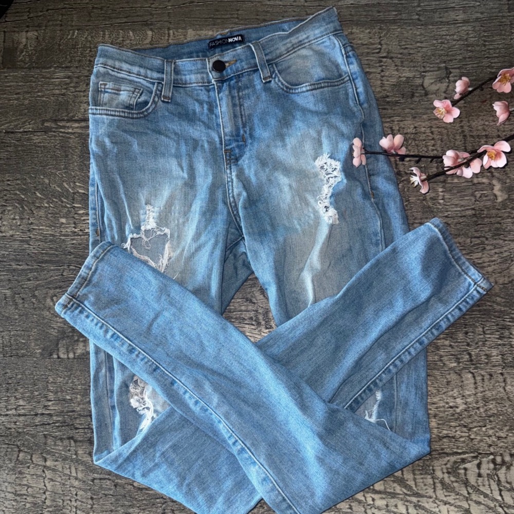 Distressed Ripped Skinny Jeans Womens Size 5 Fashion Nova Light Blue